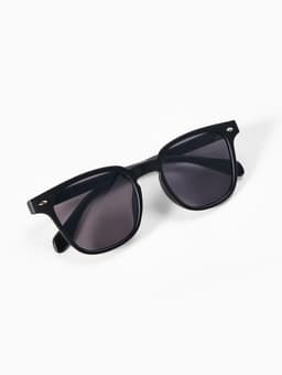 Очки солнцезащитные детские OneSun, 12.5×12.5×4.2 см, линза 3.2×4.2 см, чёрные