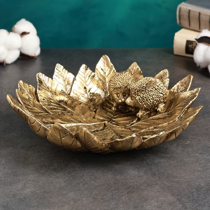Подставка для мелочей «Пара ежей на тарелке из листьев», полистоун под золото, 24×24×6.5 см