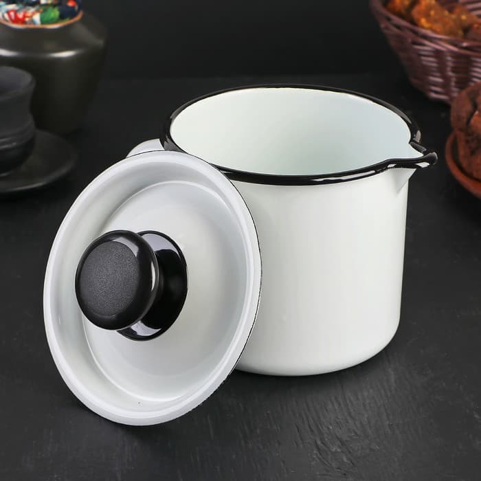 Кружка эмалированная, 1 л, с крышкой и носиком, белая