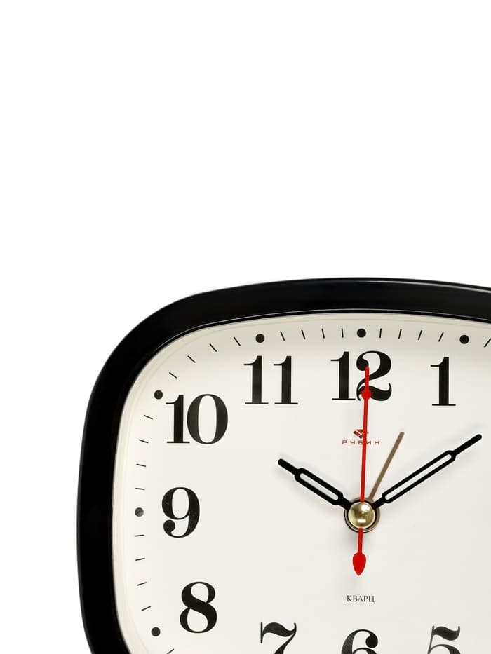 Будильник-часы настольные «Классика», 12.5×10.5 см, от батарейки АА, чёрный