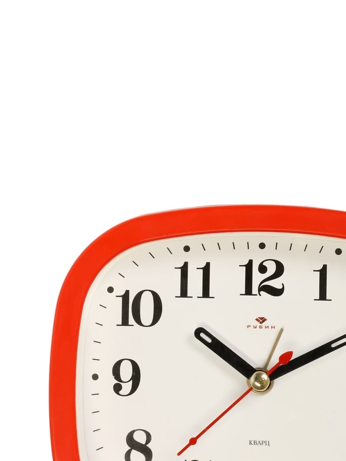 Будильник-часы настольные «Классика», дискретный ход, 12.5×10.5 см, от батарейки АА, красный