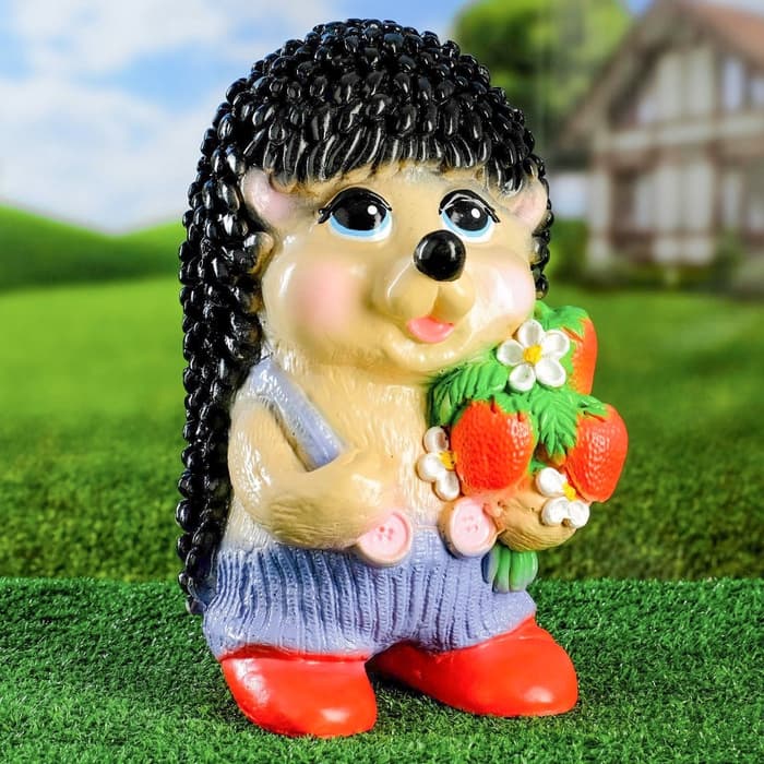 Садовая фигура из гипса «Ёж Семён с клубничкой», 17×17×35 см