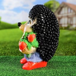 Садовая фигура из гипса «Ёж Семён с клубничкой», 17×17×35 см
