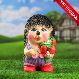 Садовая фигура из гипса «Ёж Семён с клубничкой», 17×17×35 см