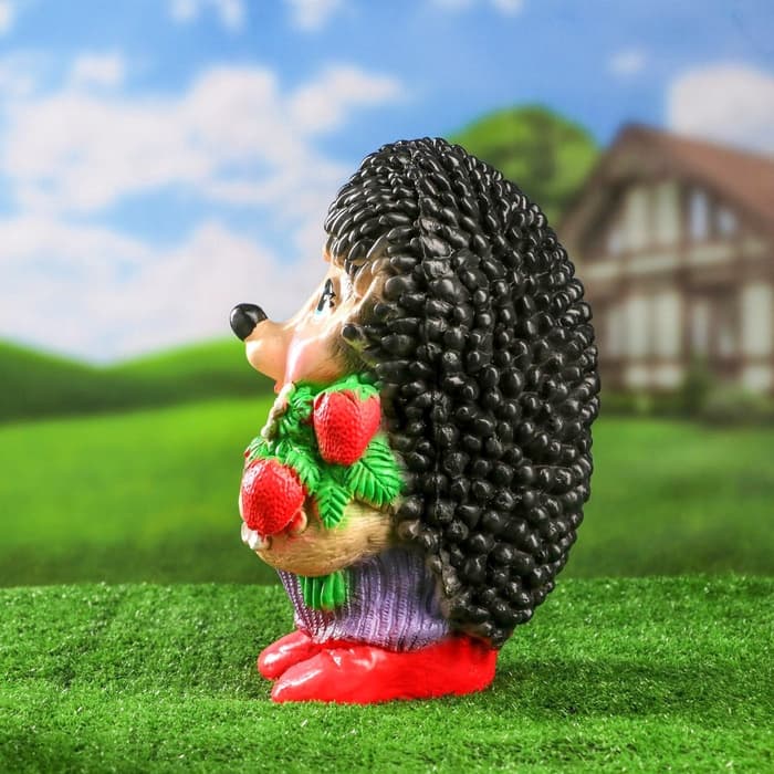 Садовая фигура из гипса «Ёж Семён с клубничкой», 17×17×35 см