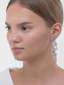 Серьги клипсы для ушей висячие со стразами QF «Ажур», белые в серебре