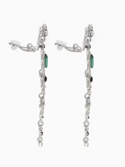 Серьги клипсы для ушей висячие со стразами QF «Ажур», цвет бело-изумрудный в серебре