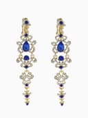 Клипсы для ушей висячие со стразами QF «Ажур», капли с завитками, бело-синяя в золоте