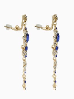 Клипсы для ушей висячие со стразами QF «Ажур», капли с завитками, бело-синяя в золоте