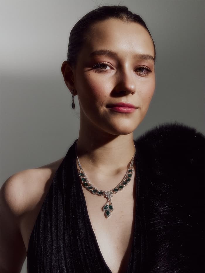 Набор 2 предмета: серьги, колье «Листопад», ромб, изумрудно-белый в серебре, 45 см