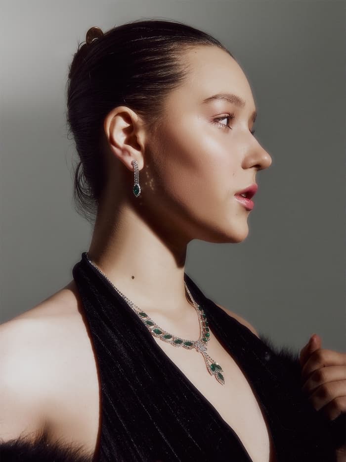 Набор 2 предмета: серьги, колье «Листопад», ромб, изумрудно-белый в серебре, 45 см