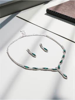 Набор 2 предмета: серьги, колье «Листопад», тонкий ромб, зелёно-белый в серебре, 45 см