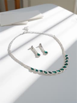 Набор 2 предмета: серьги, колье «Листопад», капли, зелёно-белый в серебре, 45 см