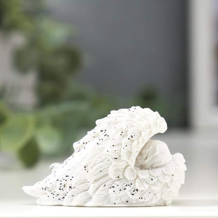 Фигурка полистоун «Белоснежный ангел укрывшийся крыльями», 3.4×5×2 см, МИКС