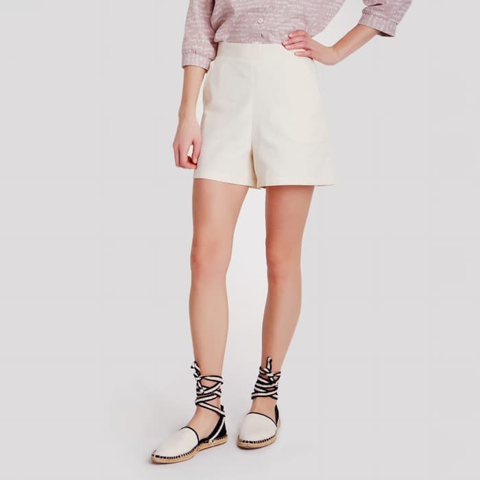 Шорты женские MINAKU: Enjoy, молочные, размер 52