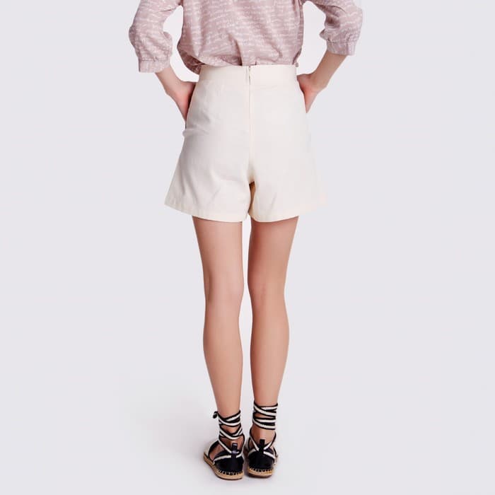 Шорты женские MINAKU: Enjoy, молочные, размер 52