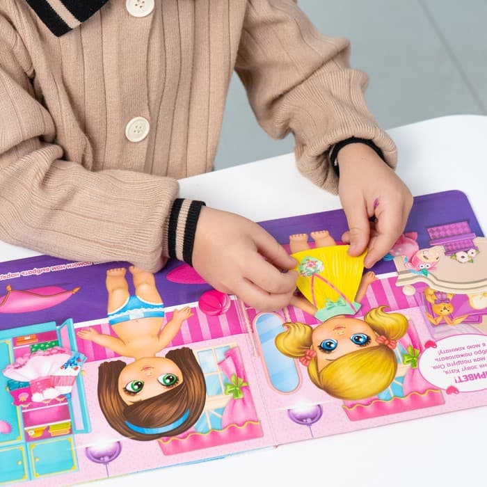 Магнитная книжка-игрушка «Одень куколку», с мешочком, 8 стр.