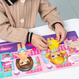 Магнитная книжка-игрушка «Одень куколку», с мешочком, 8 стр.