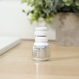 Поворотная насадка на кран Доляна, d=1.5 см, с изменяемым углом наклона и изменяемой интенсивностью струи, с сеткой