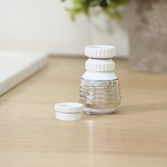 Поворотная насадка на кран Доляна, d=1.5 см, с изменяемым углом наклона и изменяемой интенсивностью струи, с сеткой