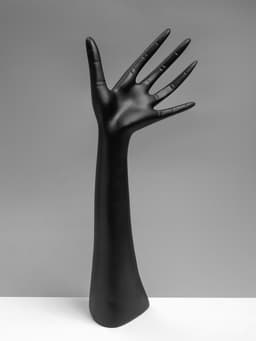 Подставка для украшений «QF. Рука», 12×6×31.5 см, чёрная