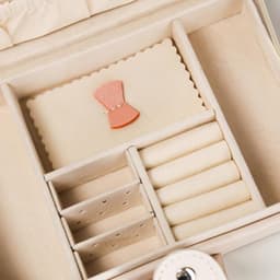 Шкатулка для украшений «Яблочный цвет», с зеркалом, искусственная кожа, молочная, на кнопке, 5×13.5×20 см