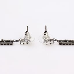 Серьги висячие со стразами «Капель», блеск, бело-чёрные в сером металле, 11 см