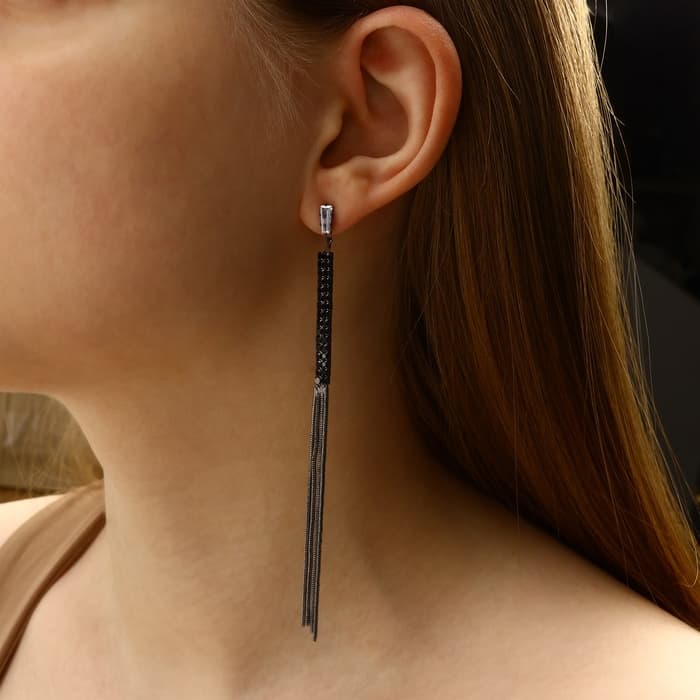 Серьги висячие со стразами «Капель», блеск, бело-чёрные в сером металле, 11 см