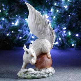 Фигурка полистоун «Белка на большом орехе», 30×17×12 см