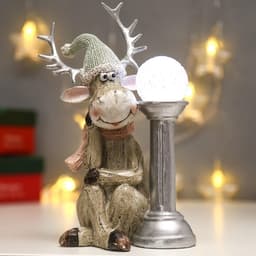 Фигурка световая «Лосик в вязаном колпаке с шаром на колонне», полистоун, 20.5×10.5×12.5 см