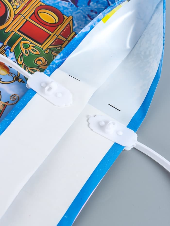 Пакет подарочный новогодний «Сказочный поезд», полиэтиленовый с пластиковой ручкой, 37×35 см