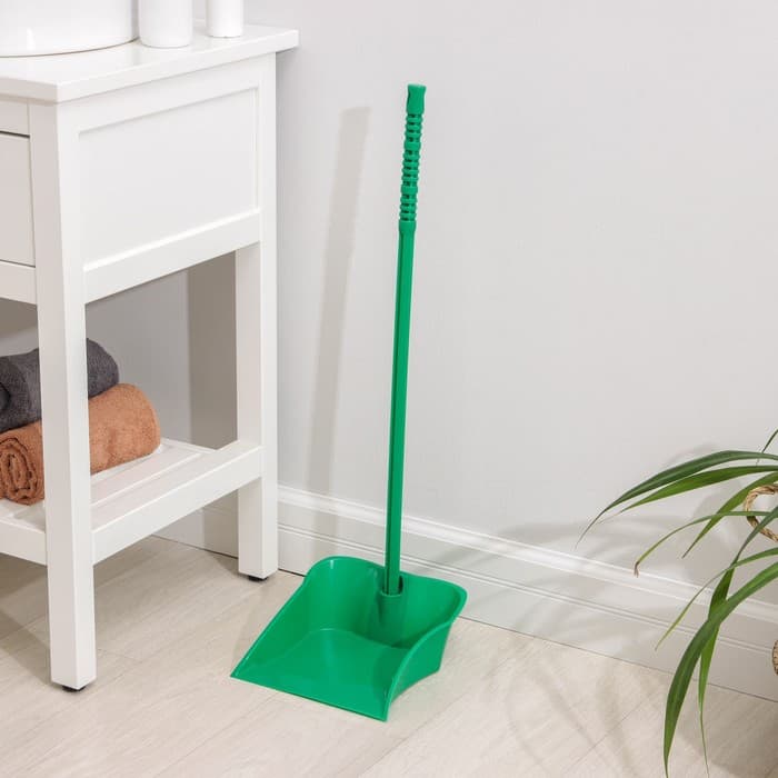 Совок для мусора Альтернатива, с черенком, пластик, 28×25×71 см, МИКС