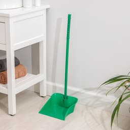 Совок для мусора Альтернатива, с черенком, пластик, 28×25×71 см, МИКС