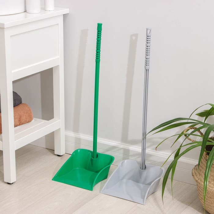 Совок для мусора Альтернатива, с черенком, пластик, 28×25×71 см, МИКС