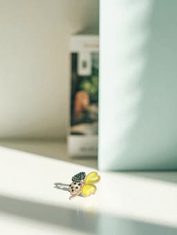 Брошь «Клевер», зелёная в золоте