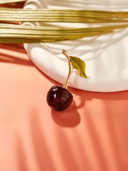 Брошь «Вишенка», с листочком, бордово-зелёная в золоте