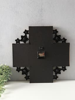 Фоторамка - коллаж на 4 фото 10×15 см с часами настенными бесшумными (14×14 см) «Цветы», 42×42 см