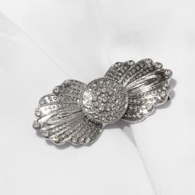 Зажим для кардигана «Перья», белый в серебре