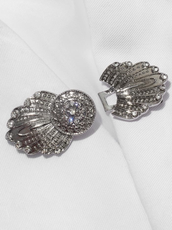 Зажим для кардигана «Перья», белый в серебре