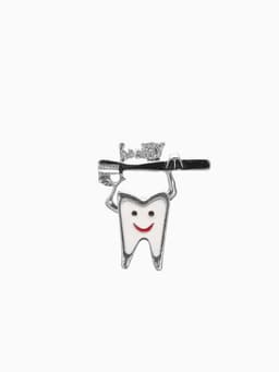Брошь «Зуб», со щёткой, чёрно-белая в серебре