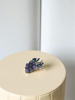 Брошь «Виноградная лоза аметиста», фиолетово-зелёная в чернёном золоте