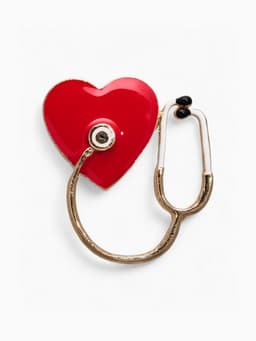 Брошь «Стетоскоп с сердцем», разноцветная в золоте