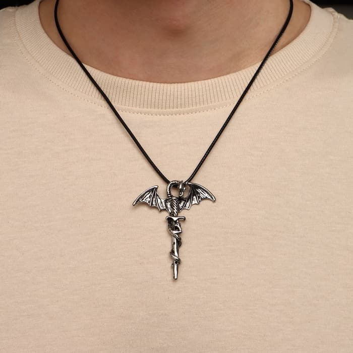 Кулон унисекс «Легенды», дракон с мечом, цвет чернёное серебро на чёрном шнурке, 60 см