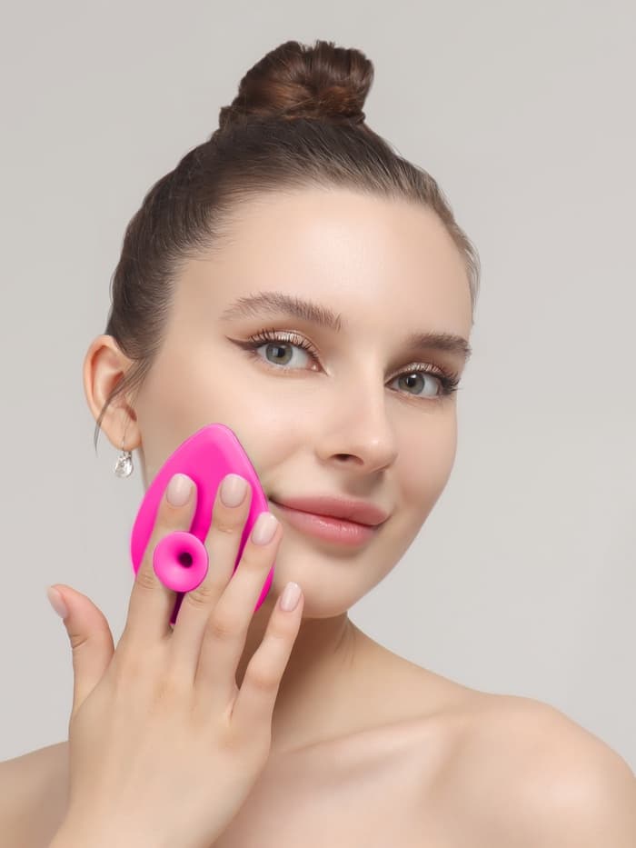 Щётка для умывания «Капля» на присоске, 9×7 см, МИКС