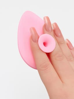 Щётка для умывания «Капля» на присоске, 9×7 см, МИКС