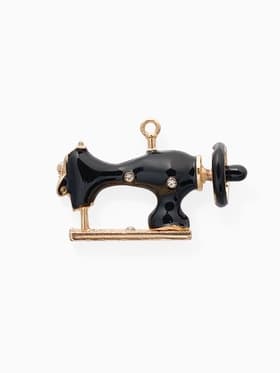 Брошь «Швейная машина», чёрная в золоте