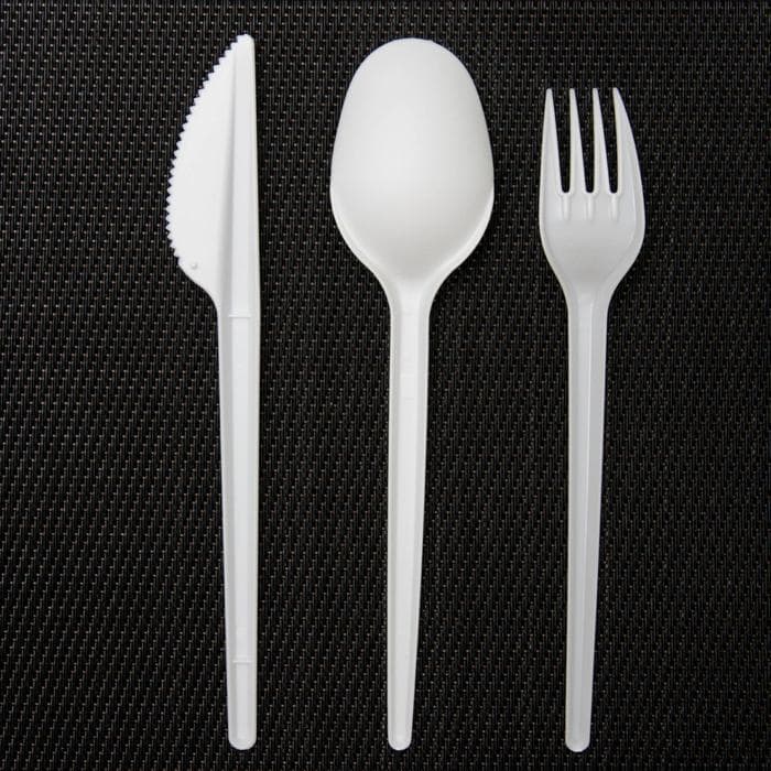 Набор пластиковых одноразовых столовых приборов 5 в 1: вилка, ложка, нож, салфетка, зубочистка, белый
