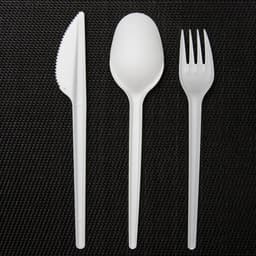 Набор пластиковых одноразовых столовых приборов 5 в 1: вилка, ложка, нож, салфетка, зубочистка, белый