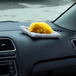 Игрушка в машину на панель, собака на подушке, рыжий окрас