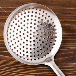 Шумовка для казана Шафран, 48с м, диаметр 17 см, узбекская, с деревянной ручкой, металл